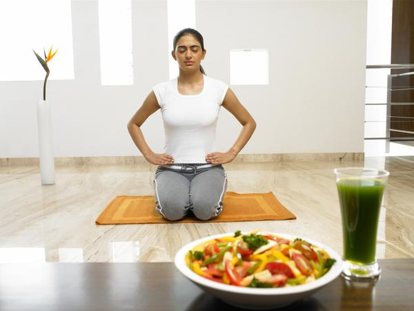 el yoga puede ayudarnos a perder peso