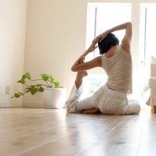 El Yoga en la infancia: Ejercicios para divertirse y crecer con salud y armonía (Herramientas)